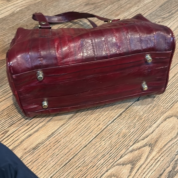 Vintage 1970s burgundy eelskin bag and matching change purse - Picture 2 of 7
